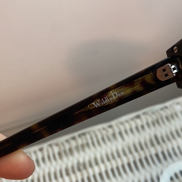 Christian Dior sunnies. Oversized. Tortashell with burgundy rims. Authentic. - Picture 8 of 14